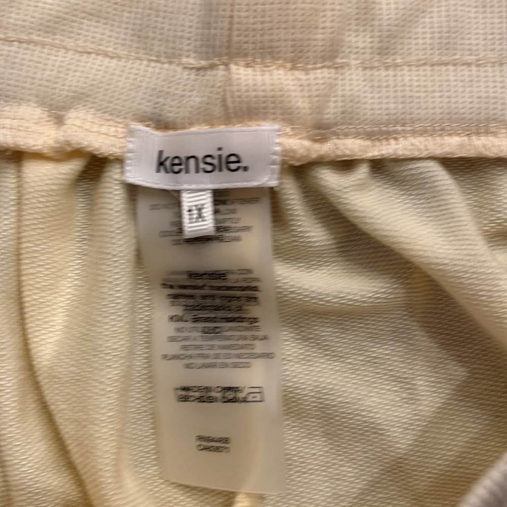 Kensie Blanket Stitch Shorts - Picture 4 of 7
